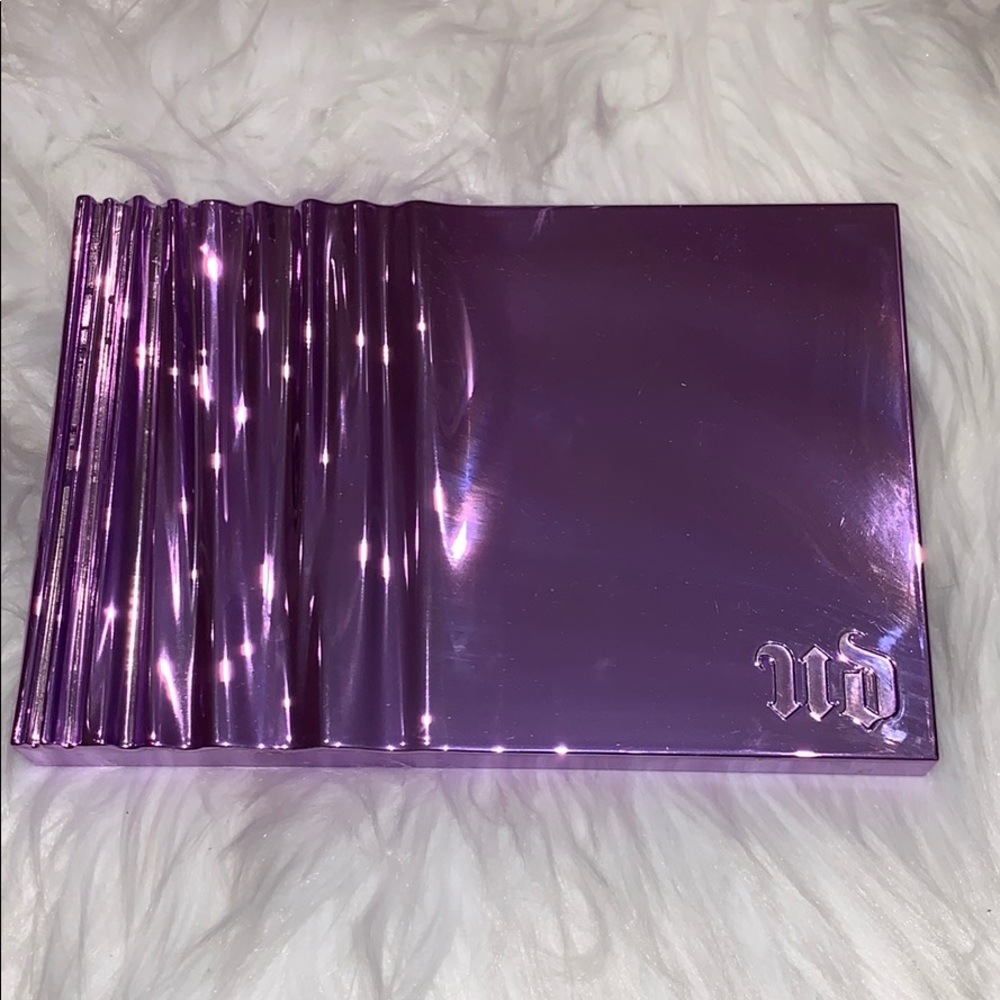 Urban Decay beauty with an edge eyeshadow palette